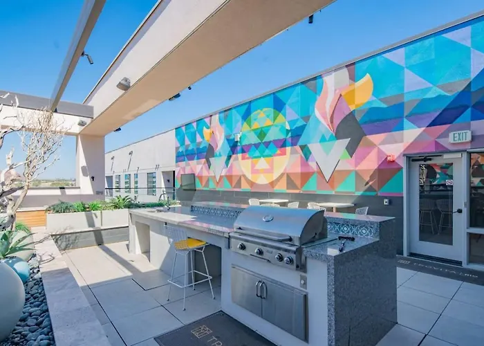 Bright And Sleek 1br Parking Workspace Apartment *