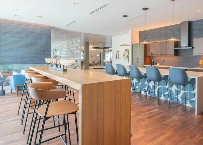 Bright And Sleek 1br Parking Workspace Apartment *