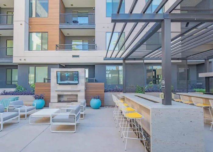 Bright And Sleek 1br Parking Workspace Apartment Tempe